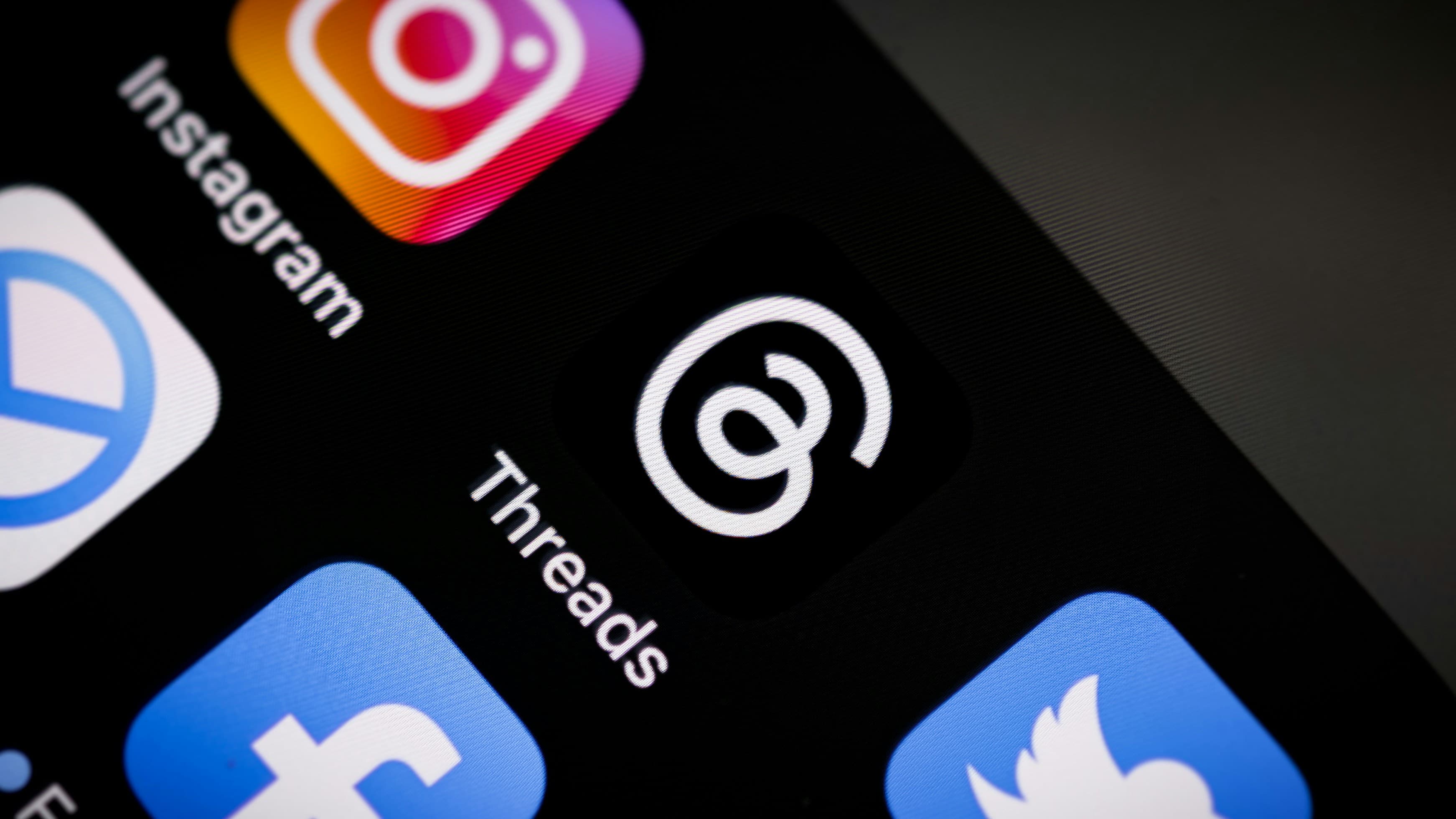 ChatGPT Conversations on Threads Indonesia: Posting Window, Account Signal, and Thread-Length Benchmarks (Q1 2026)