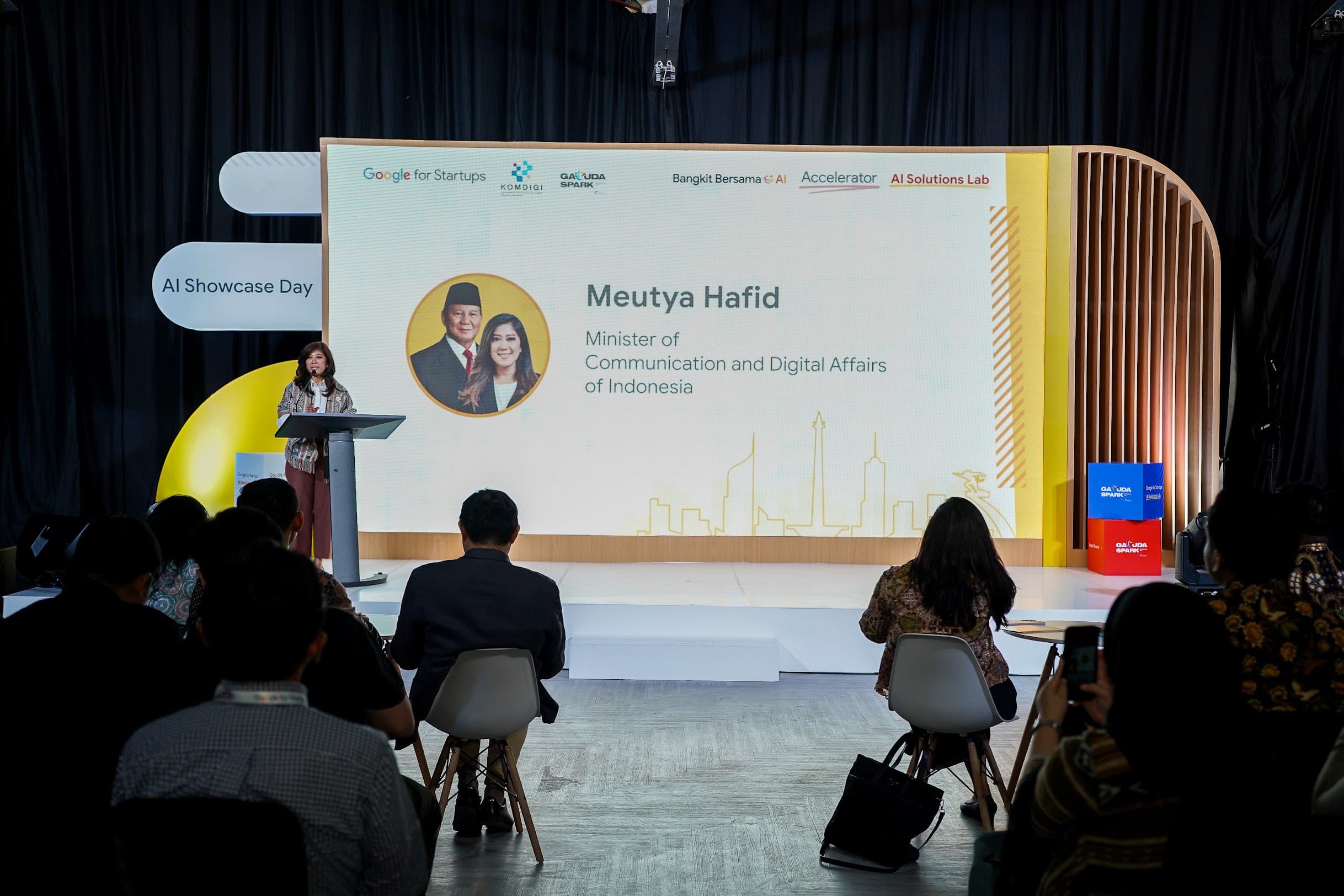 Meutya Hafid, Menteri Komunikasi dan Digital Republik Indonesia, menyampaikan sambutan di Google for Startups AI Showcase Day 2026